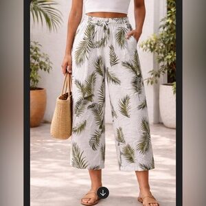 Panama Jack Cropped Cream and Green Tropical Patterned Pants